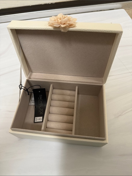 Rachel Zoe Jewelry - Rachel Zoe Cream and Blush Floral Jewelry Case